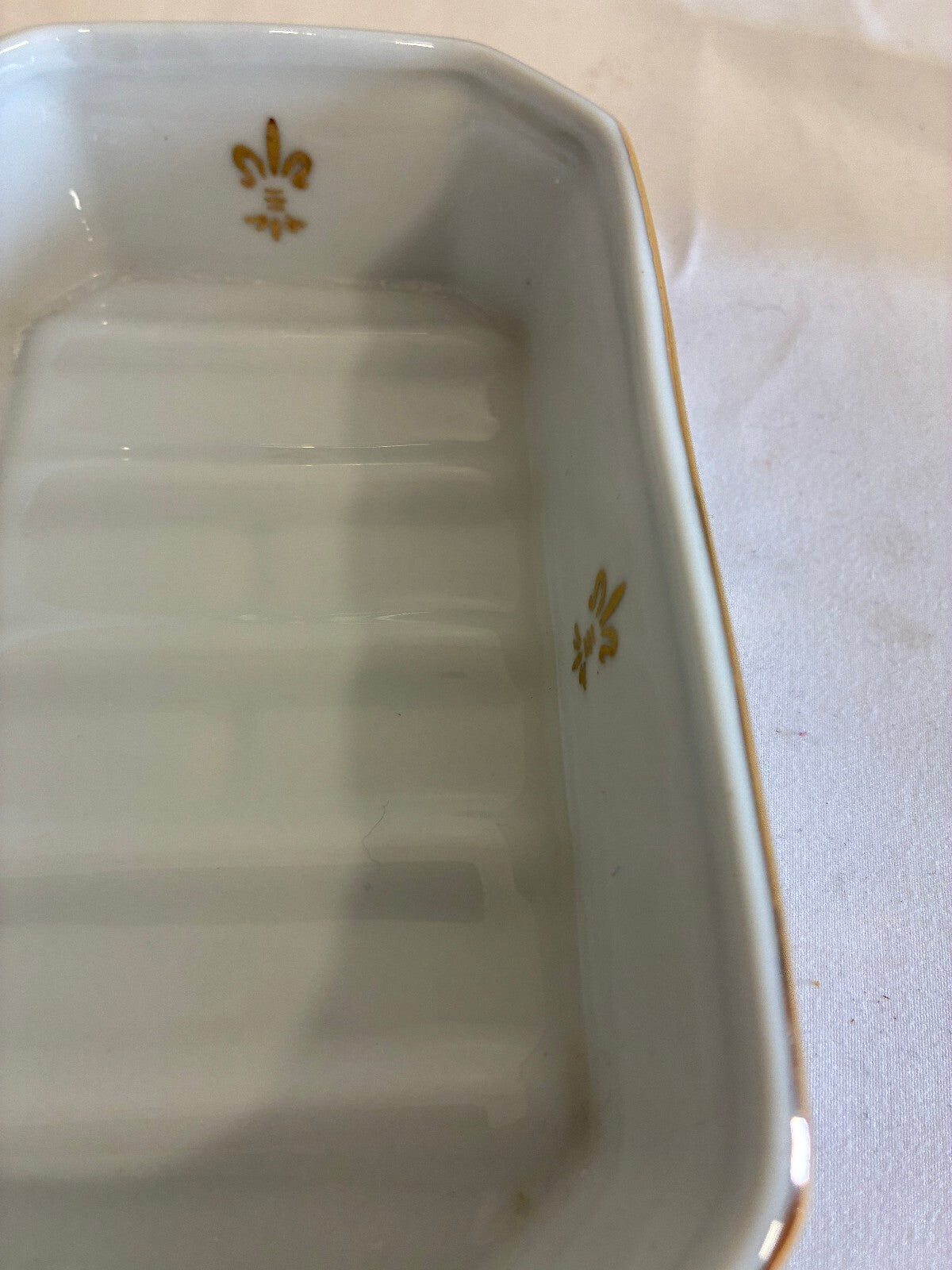 Vintage Fleur de Lis Porcelain Soap Dish & Toothbrush Holder Cup