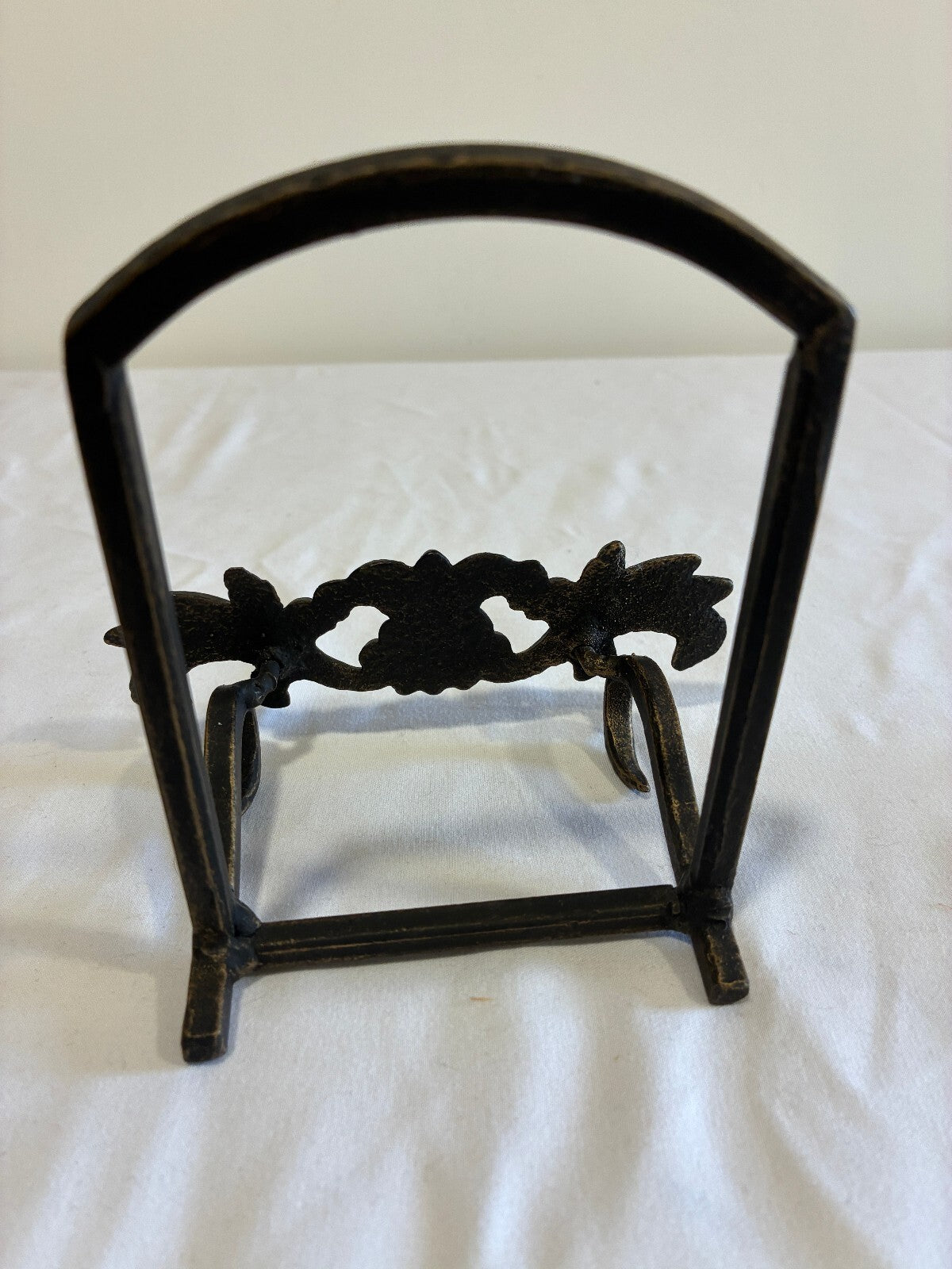 Vintage Cast Iron Book Stand Ornate Fleur de Lis Plate Holder