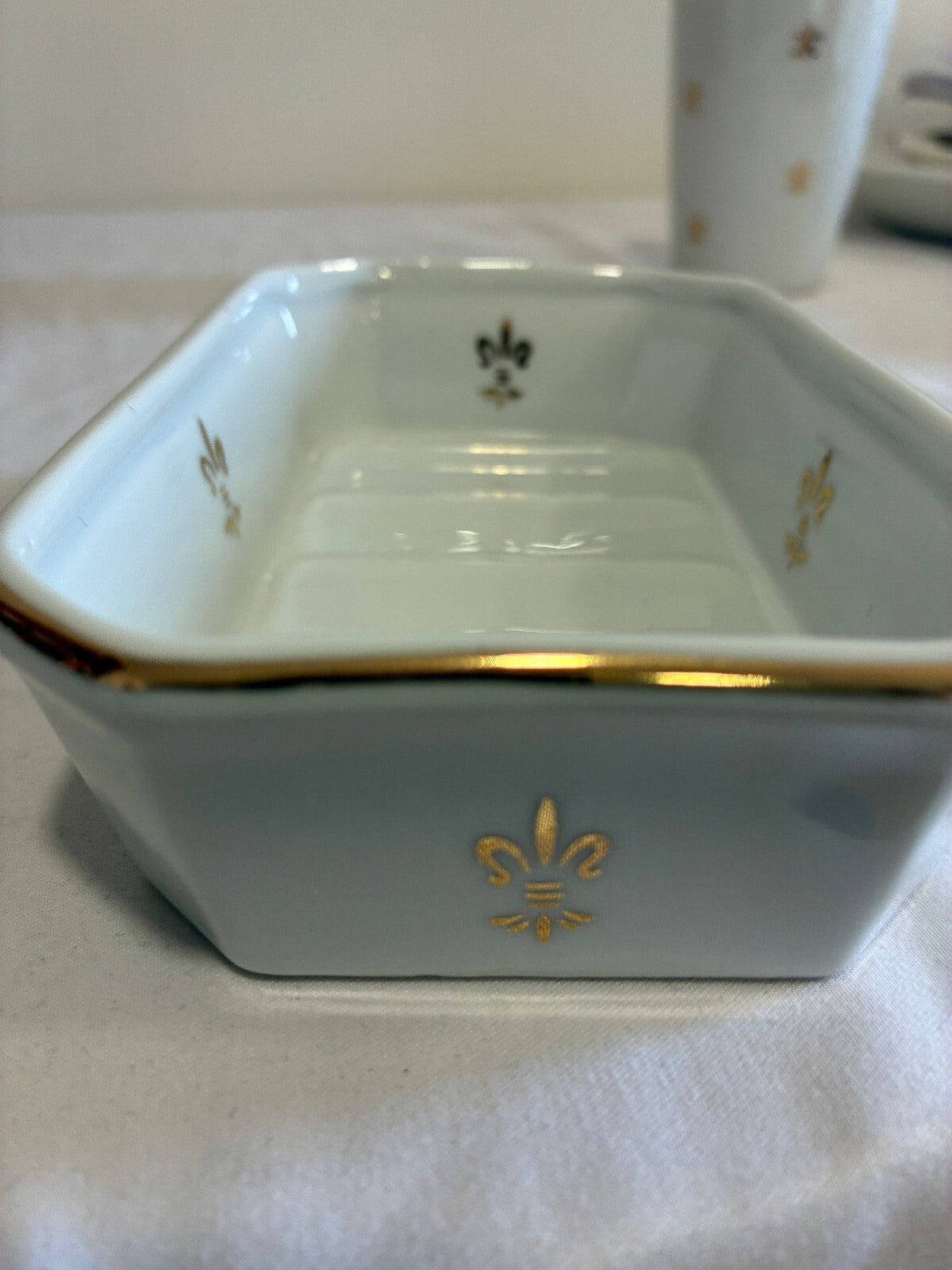 Vintage Fleur de Lis Porcelain Soap Dish & Toothbrush Holder Cup