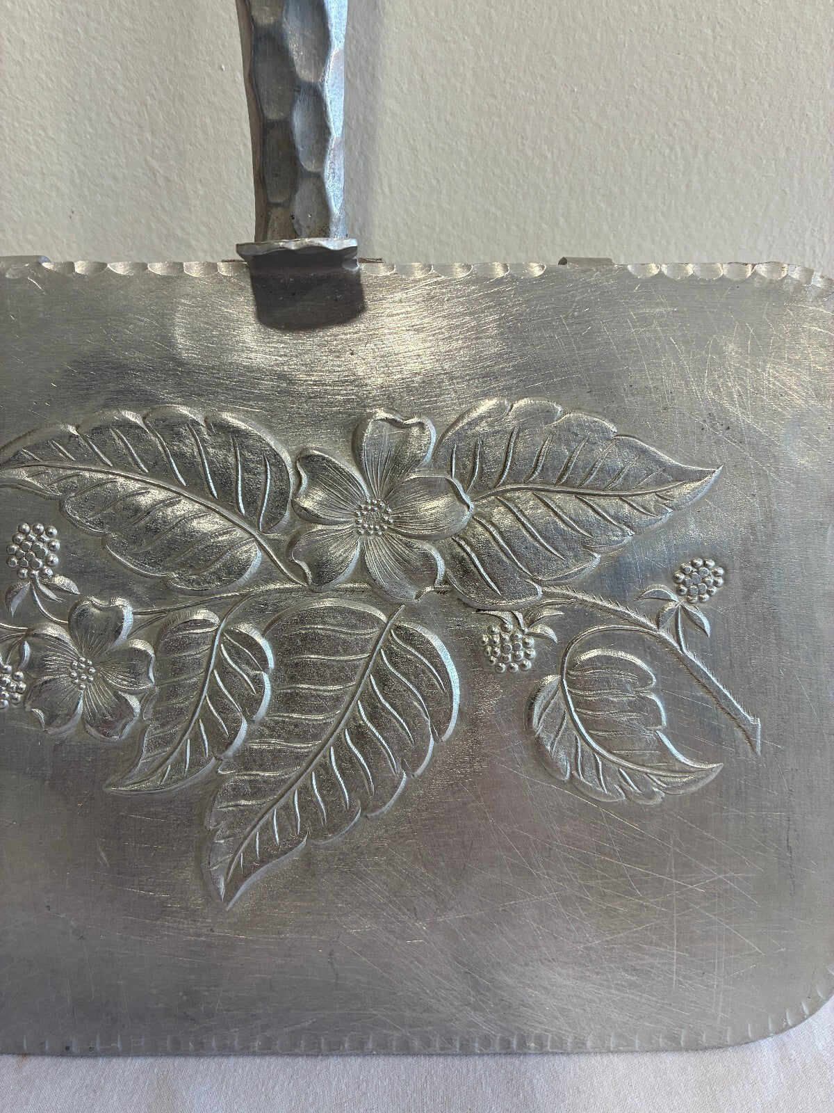 Vintage Everlast Hammered Aluminum Crumb Tray, Dogwood Floral Silent Butler