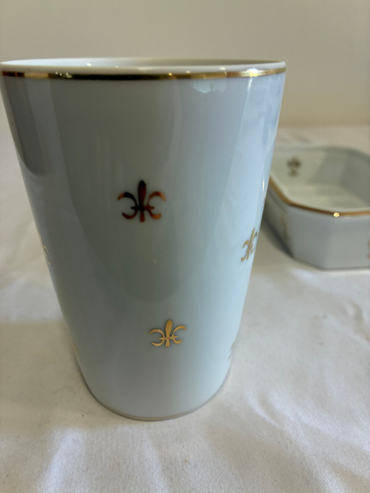 Vintage Fleur de Lis Porcelain Soap Dish & Toothbrush Holder Cup