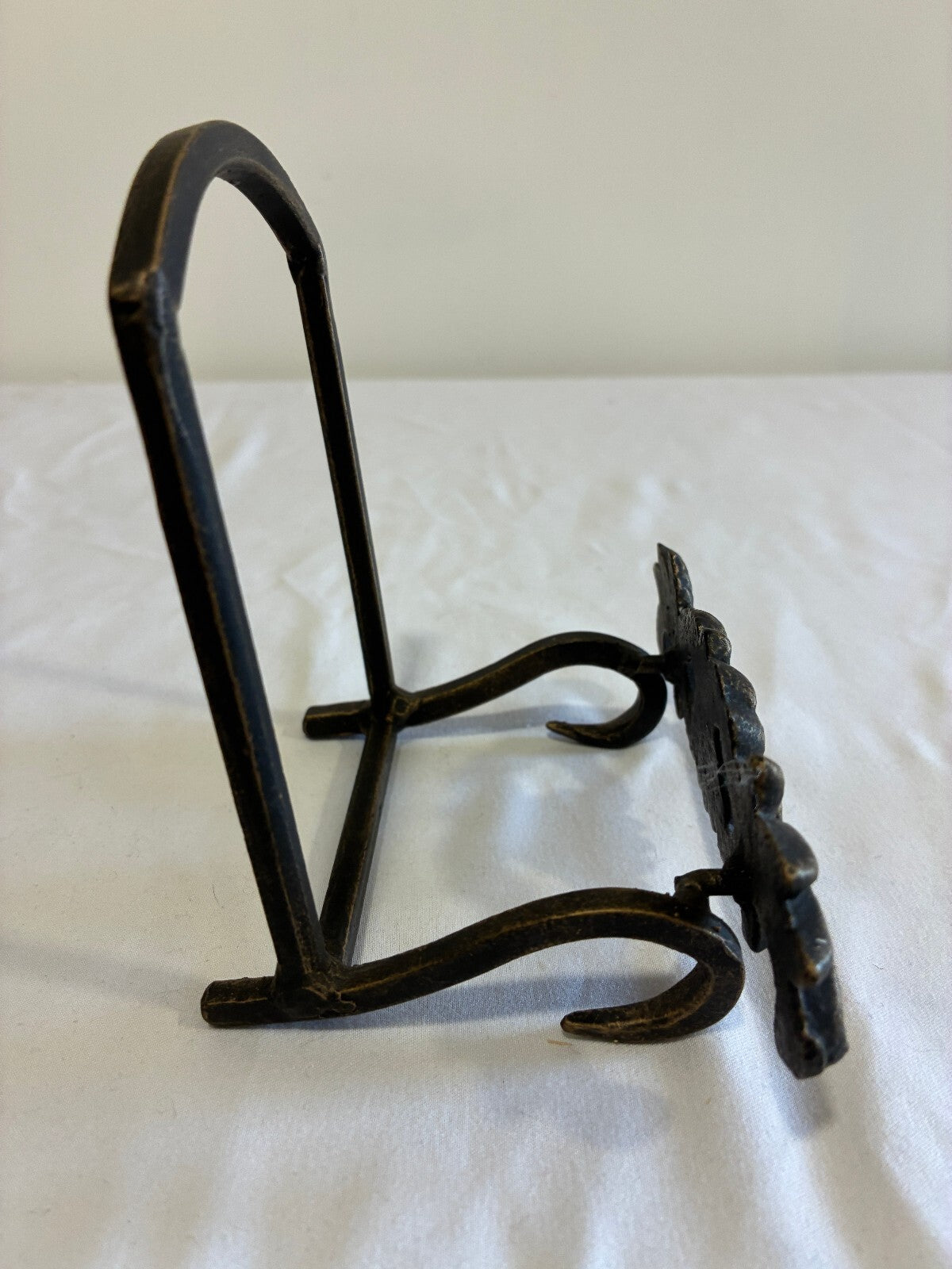 Vintage Cast Iron Book Stand Ornate Fleur de Lis Plate Holder