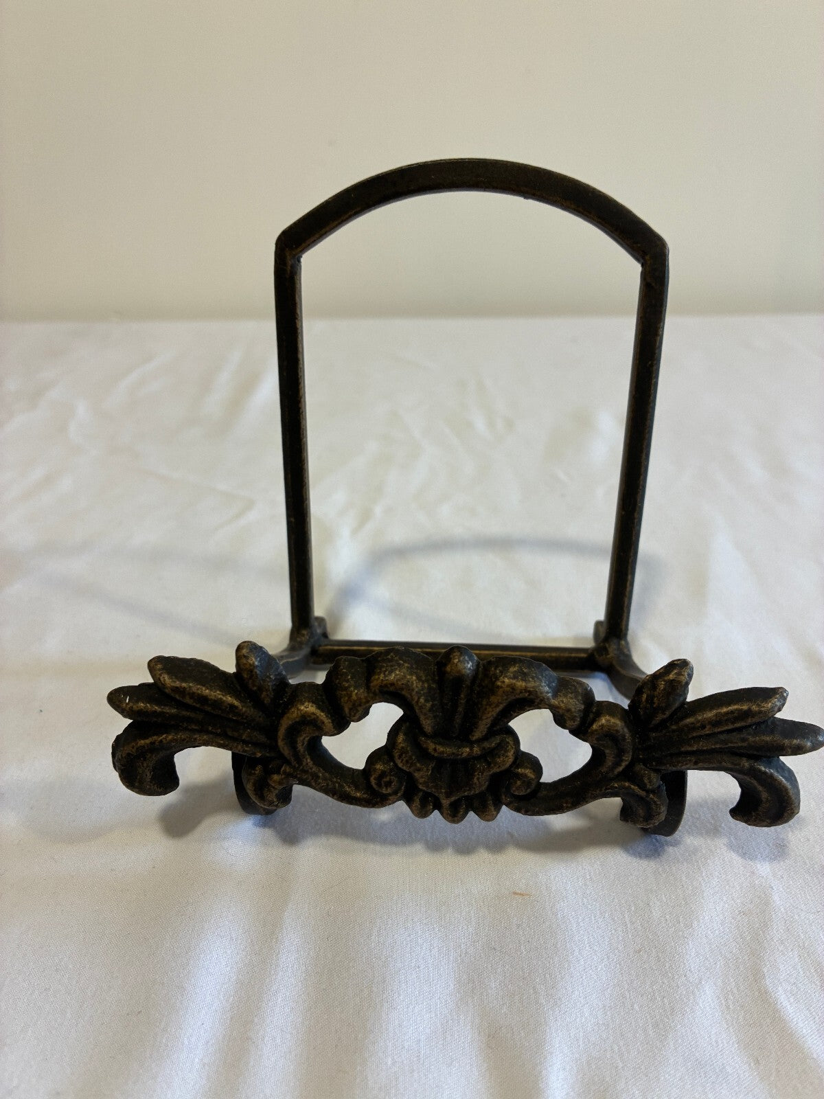 Vintage Cast Iron Book Stand Ornate Fleur de Lis Plate Holder