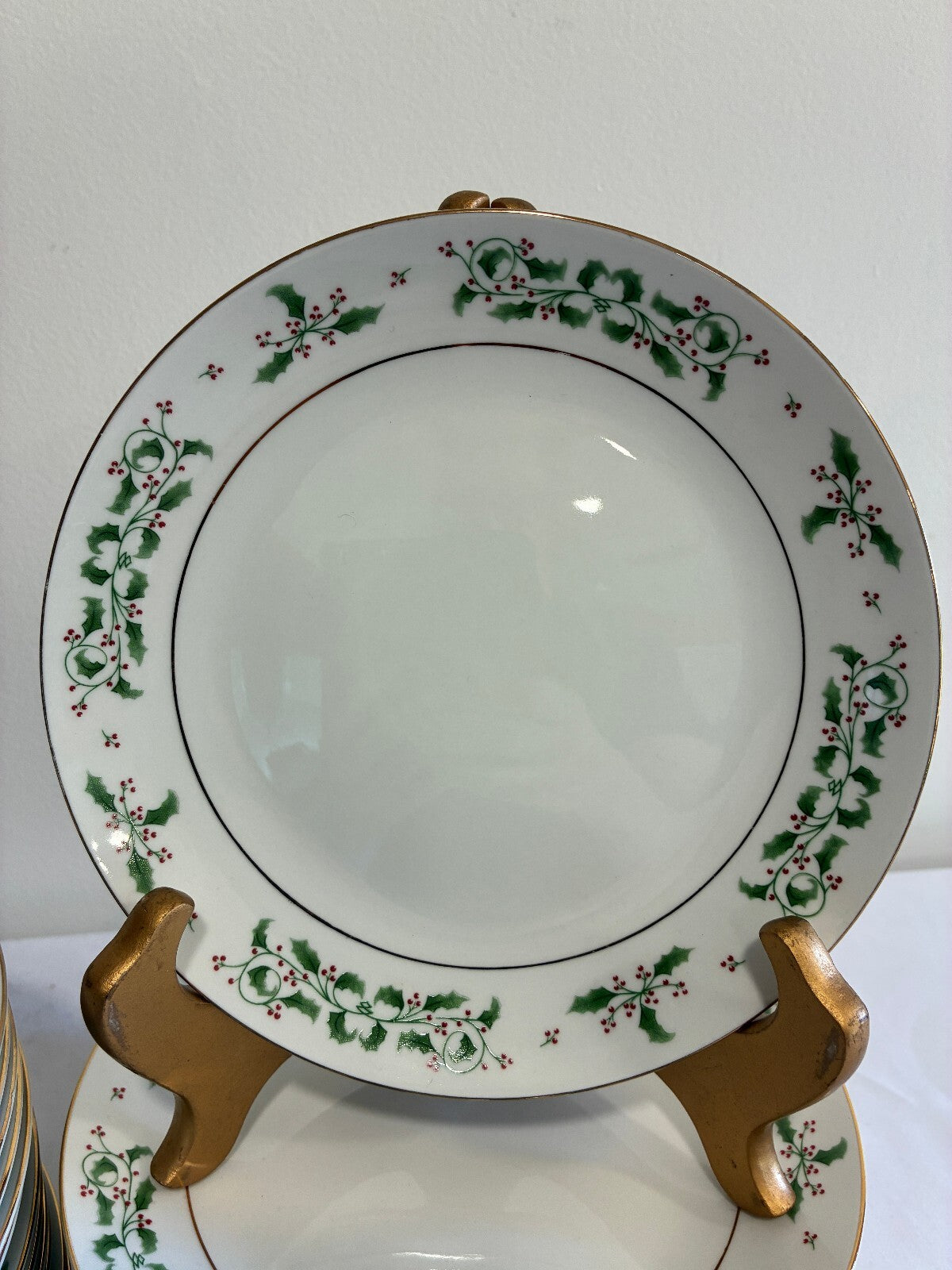 Set of 24 Gibson Everyday Holly Berry Christmas Dessert Plates With Gold Trim