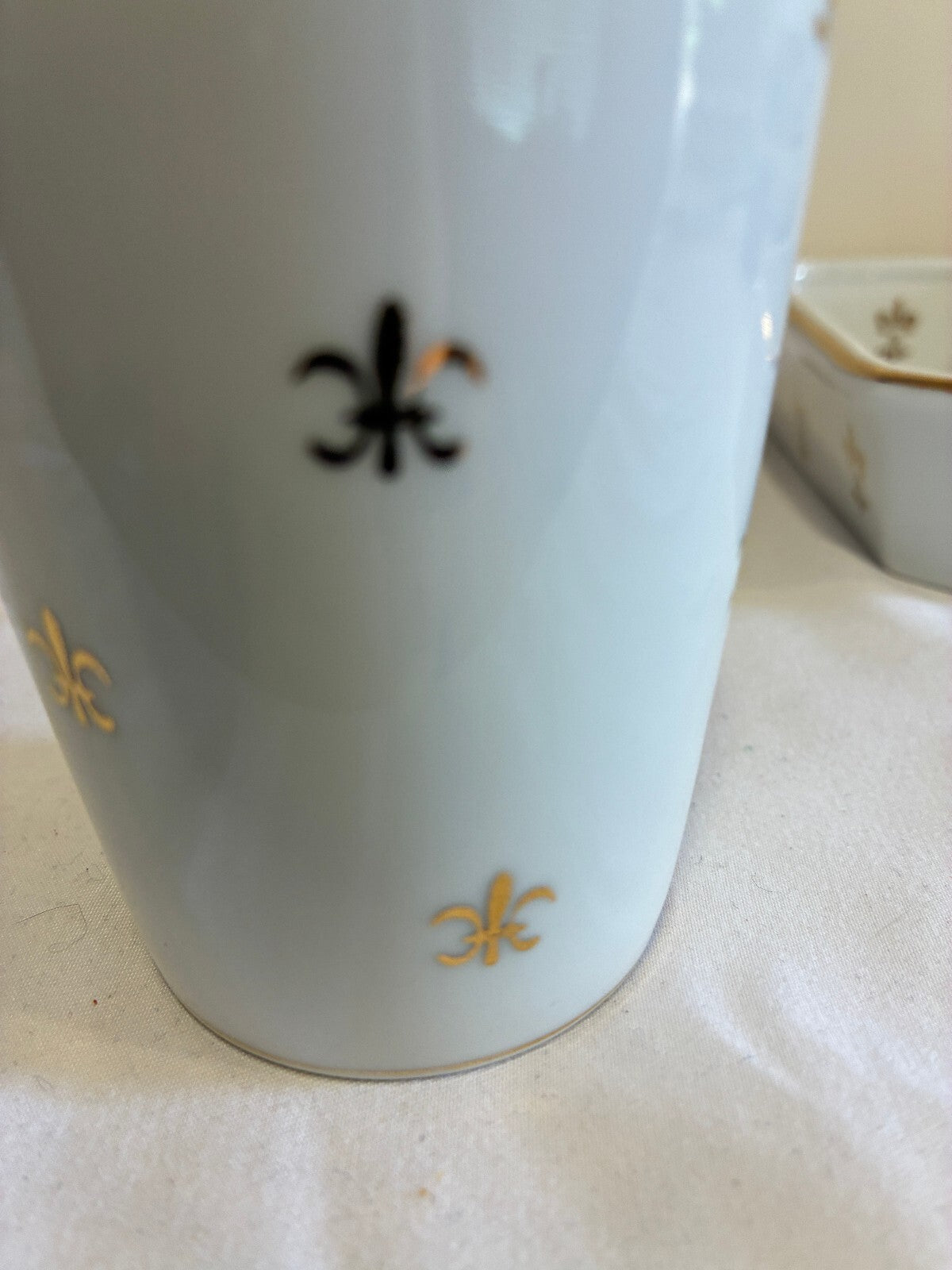 Vintage Fleur de Lis Porcelain Soap Dish & Toothbrush Holder Cup