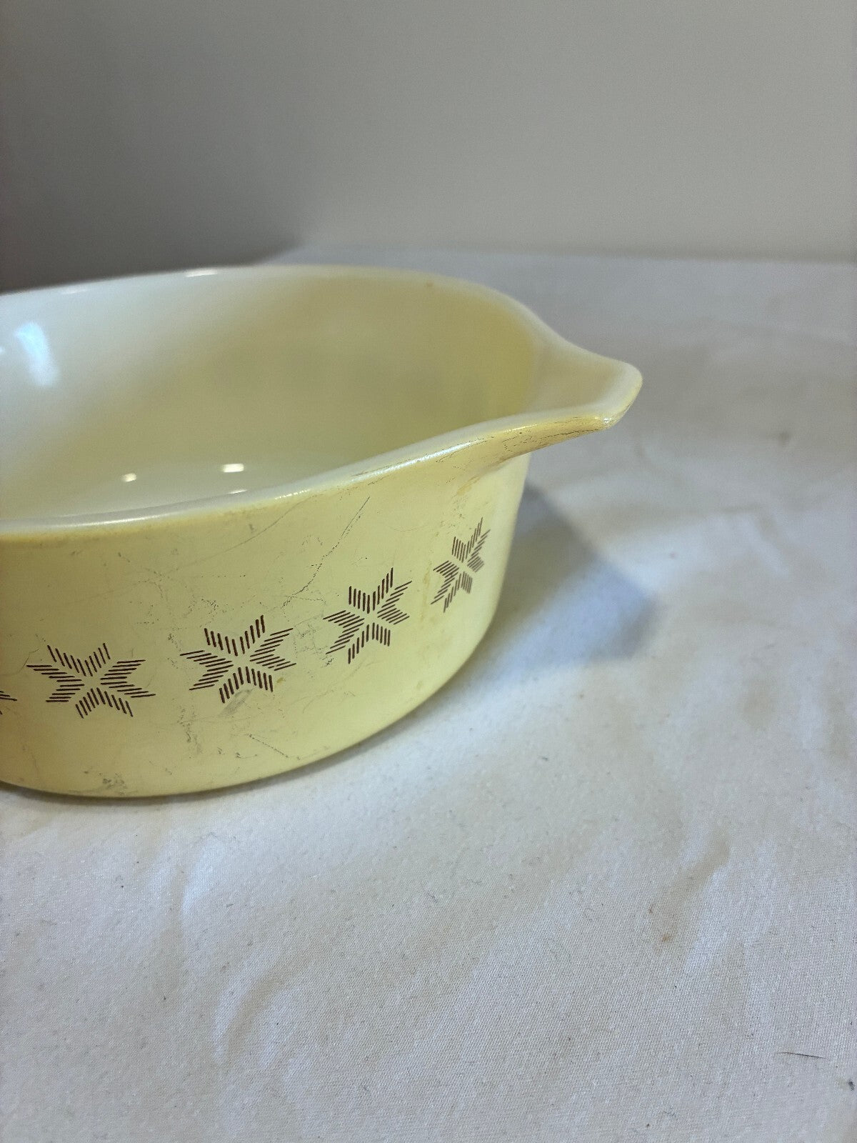 Vintage Pyrex Town & Country Gold Casserole Dish | 1.5 Pt Snowflake Pattern USA