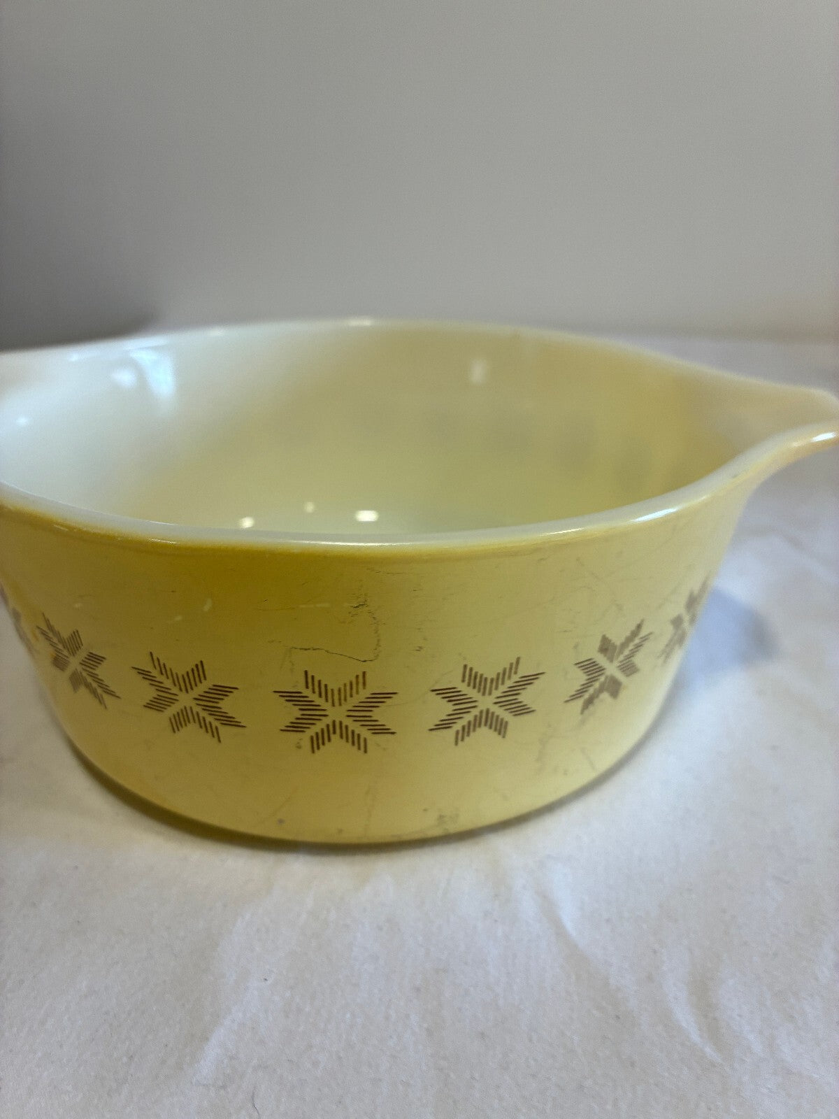 Vintage Pyrex Town & Country Gold Casserole Dish | 1.5 Pt Snowflake Pattern USA