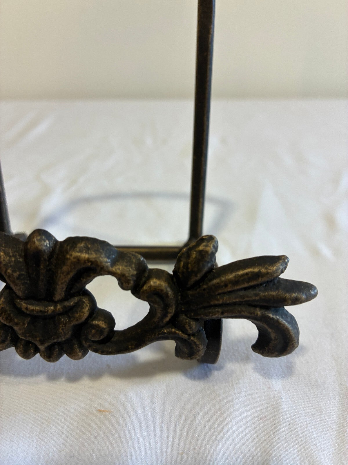 Vintage Cast Iron Book Stand Ornate Fleur de Lis Plate Holder