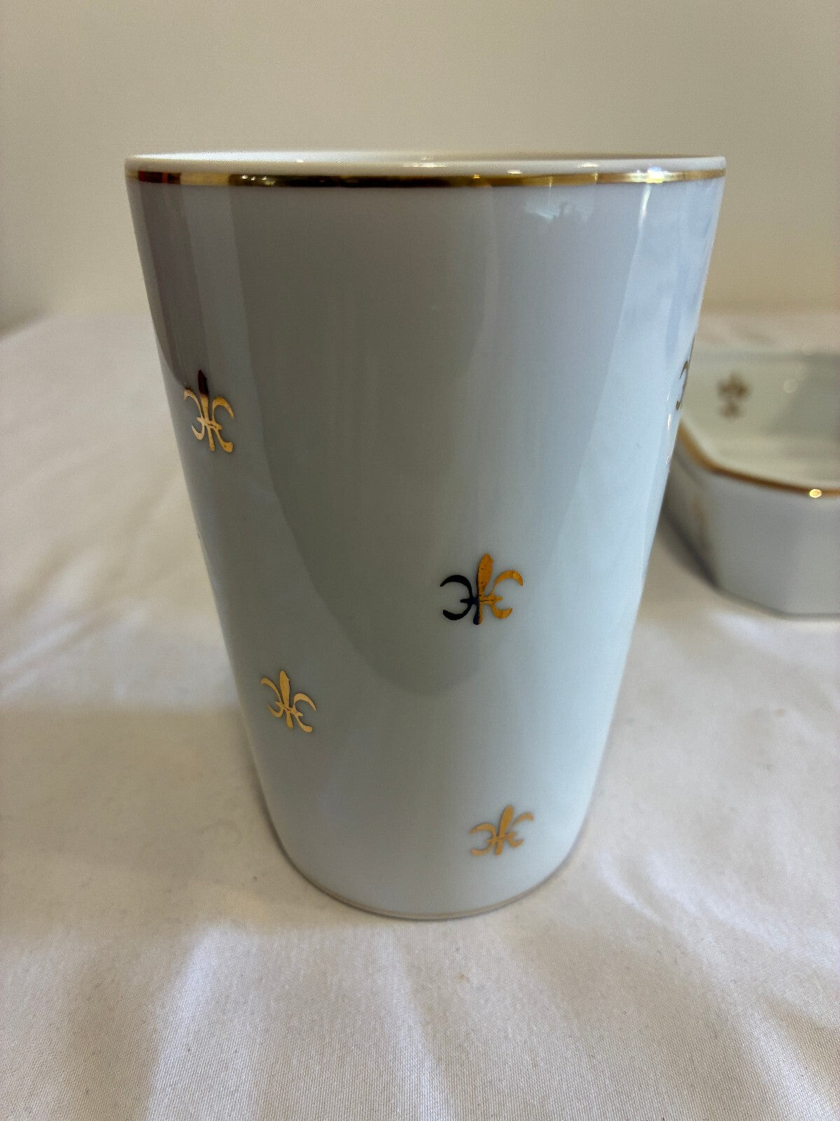 Vintage Fleur de Lis Porcelain Soap Dish & Toothbrush Holder Cup
