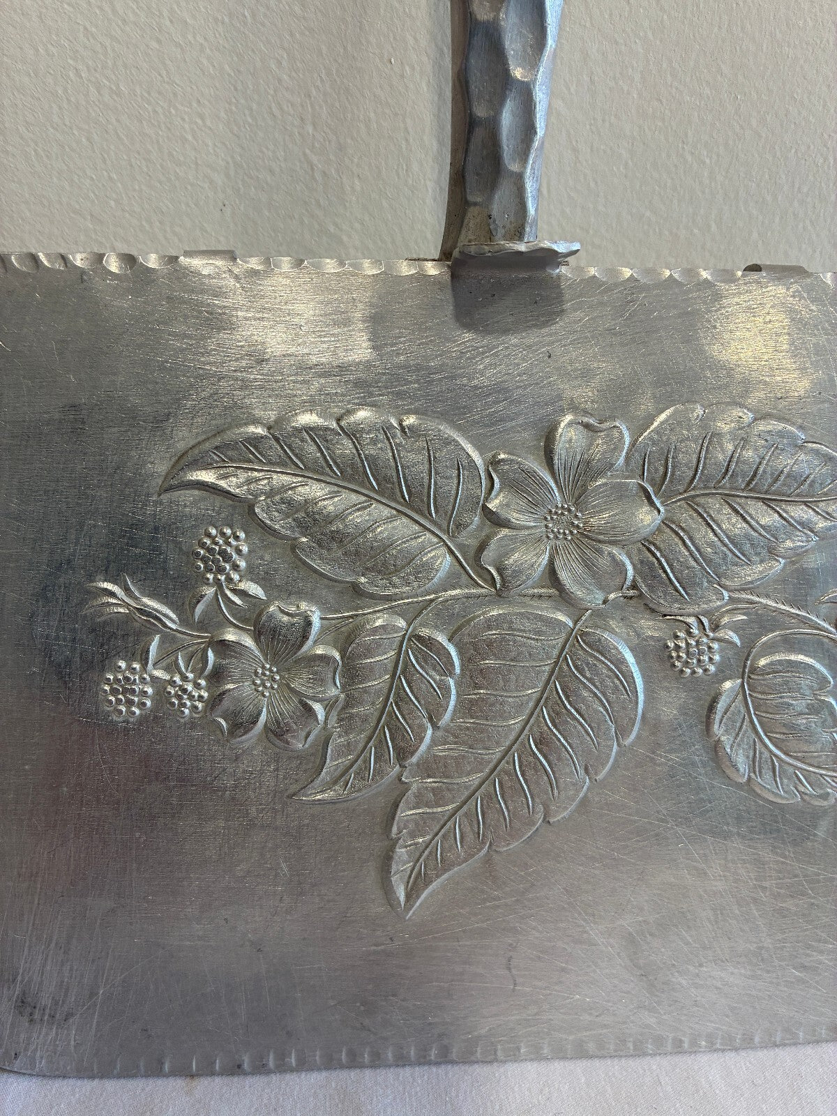 Vintage Everlast Hammered Aluminum Crumb Tray, Dogwood Floral Silent Butler