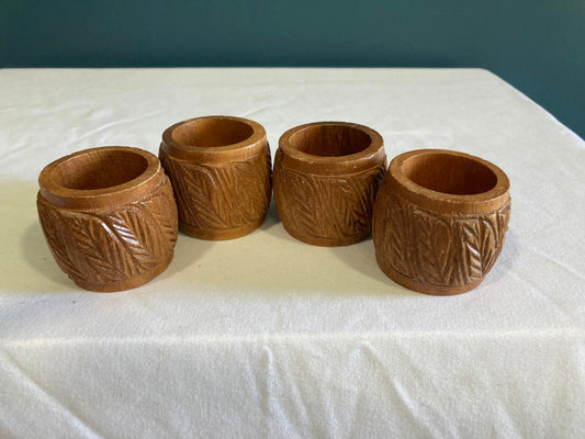 Set of 4 Vintage Carved Wood Napkin Rings – Leaf Pattern