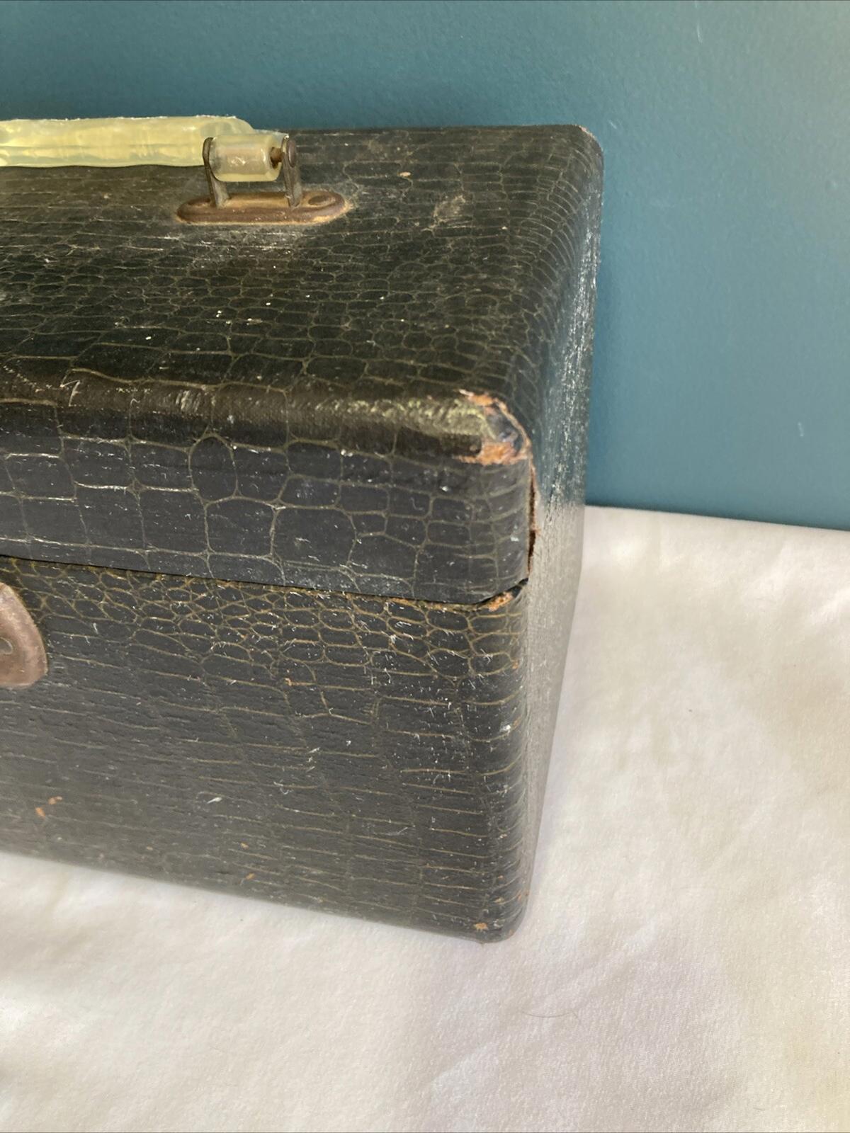 Vintage Hard Shell Makeup Case Faux Alligator Texture Overnight Train Case Travel Vanity Storage