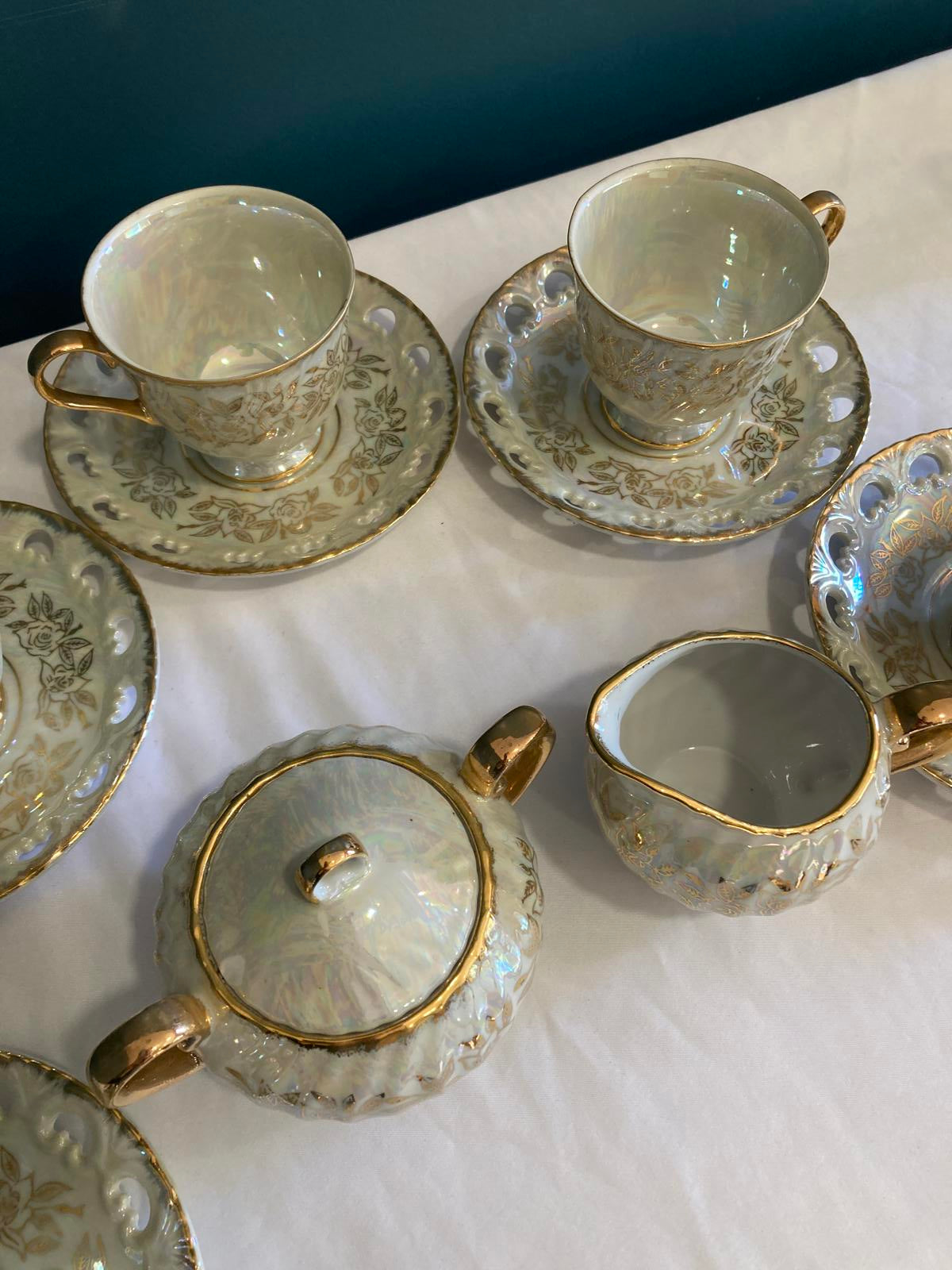 Kudo Toki Gold Opalescent Tea Set – Cups, Saucers, Creamer, Sugar with Lid