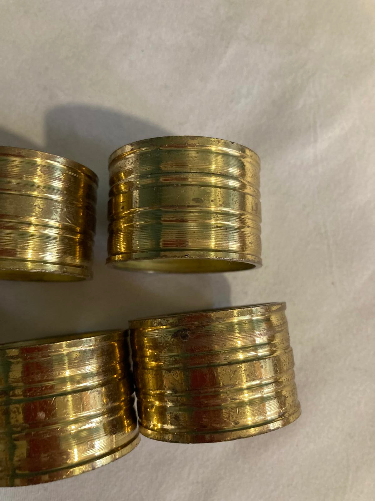 Vintage Ribbed Brass Napkin Rings – Set of 6 Classic Mid-Century Tableware