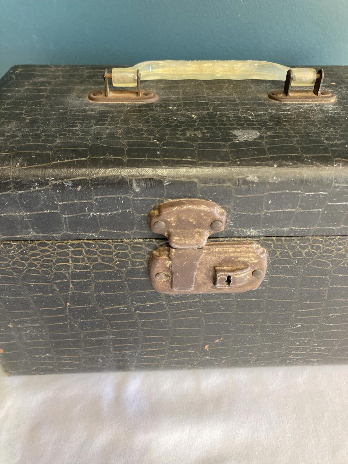 Vintage Hard Shell Makeup Case Faux Alligator Texture Overnight Train Case Travel Vanity Storage