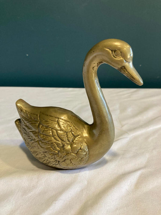 Vintage Brass Swan Figurine – Elegant Mid-Century Decorative Accent