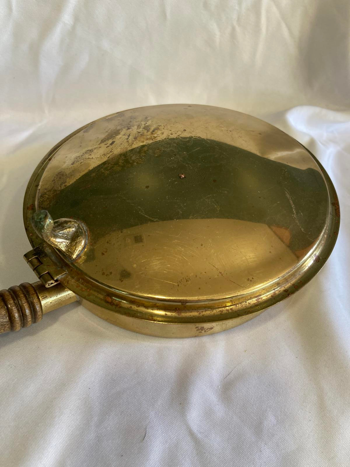 Vintage Brass Silent Butler Crumb Catcher with Wood Handle|Table Cleaning Ashpan