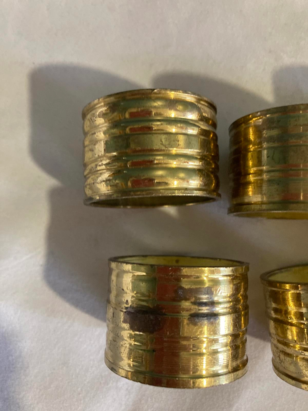 Vintage Ribbed Brass Napkin Rings – Set of 6 Classic Mid-Century Tableware