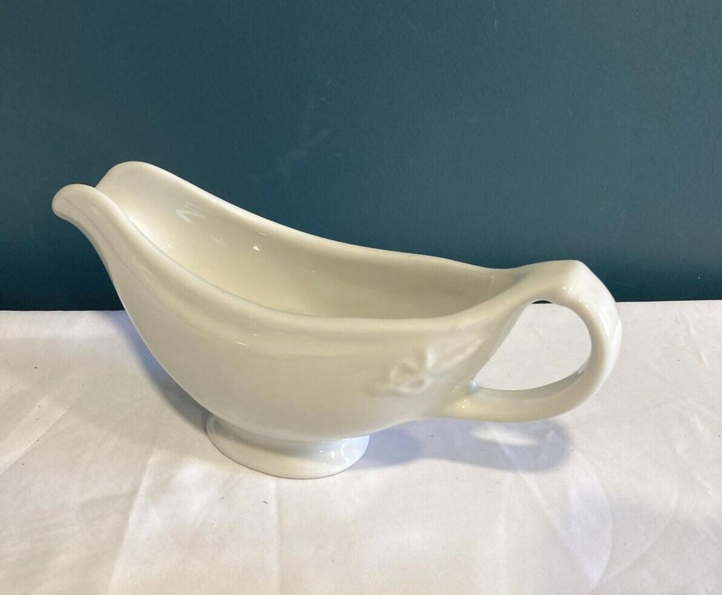 Vintage Shenango China Ironstone Gravy Boat, New Castle PA Restaurant Ware, White Ironstone Serveware, Farmhouse Dining, Vintage Finds