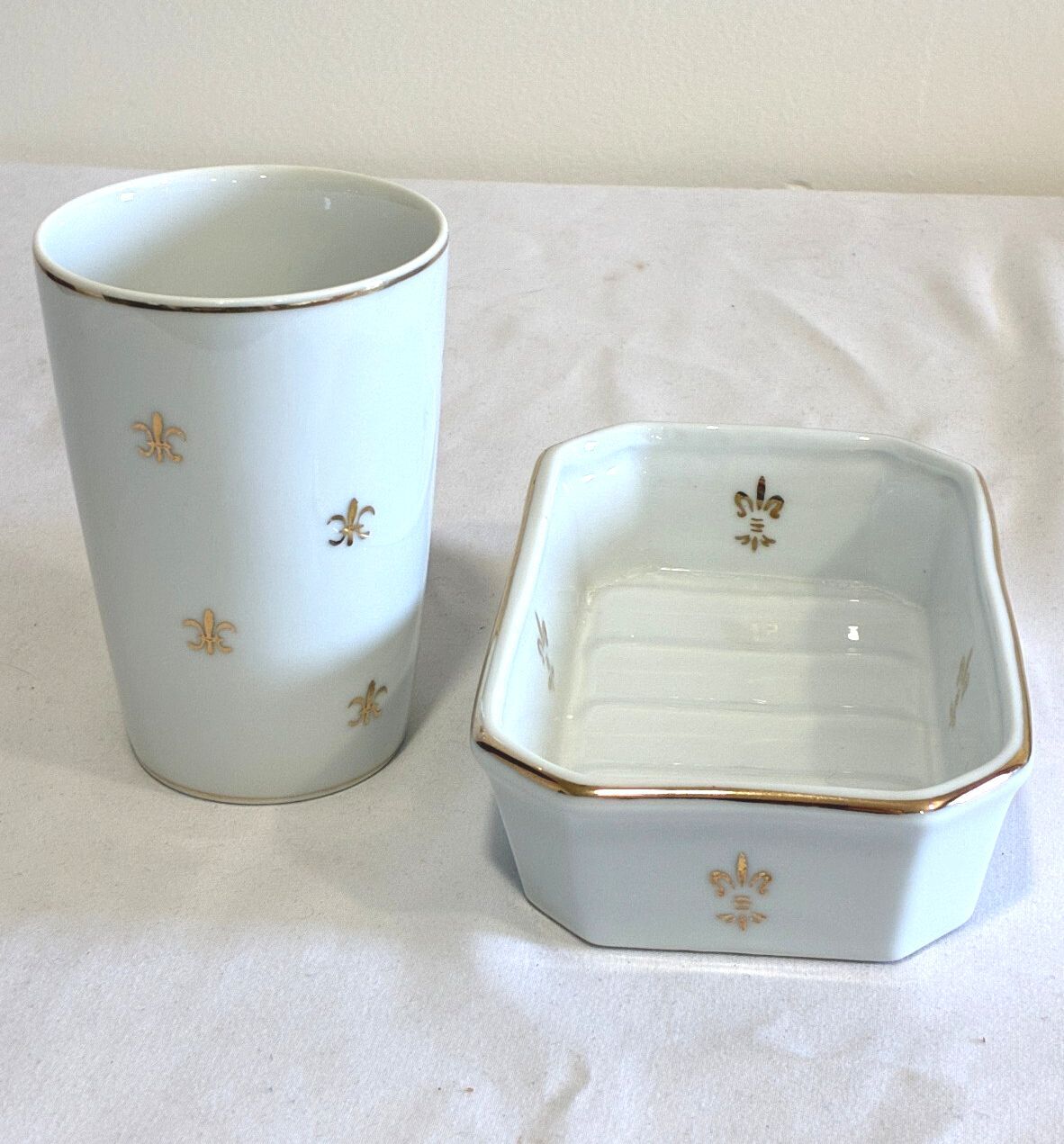 Vintage Fleur de Lis Porcelain Soap Dish & Toothbrush Holder Cup