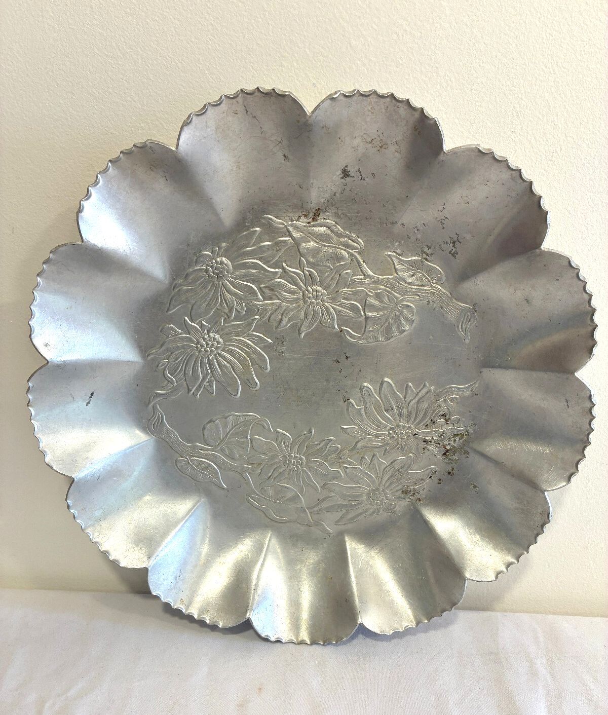 Vintage Farber & Shlevin Hand Wrought Aluminum Tray, Scalloped Daisy Flower Dish