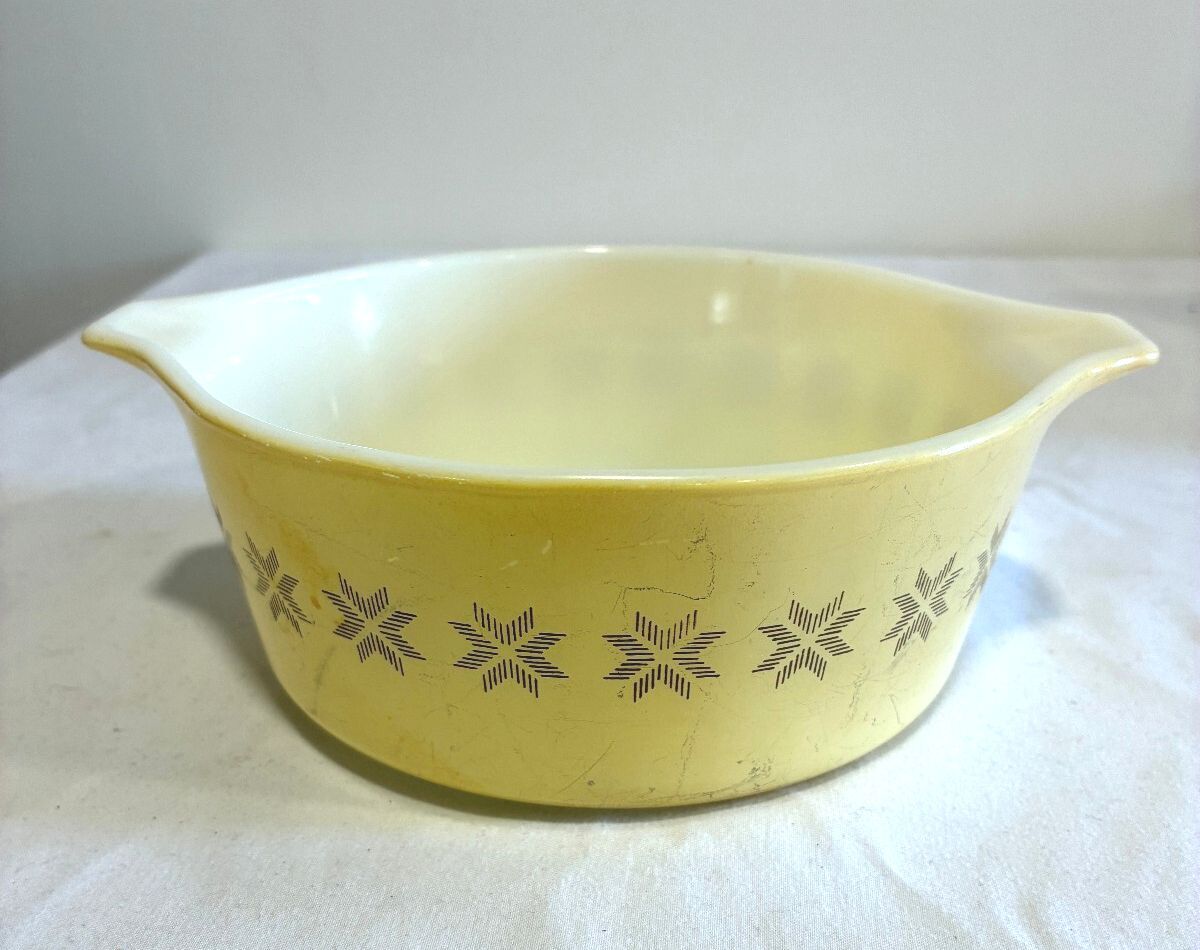 Vintage Pyrex Town & Country Gold Casserole Dish | 1.5 Pt Snowflake Pattern USA